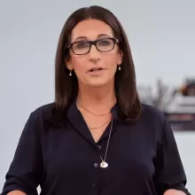Masterclass: Bobbi Brown Teaches Makeup and Beauty